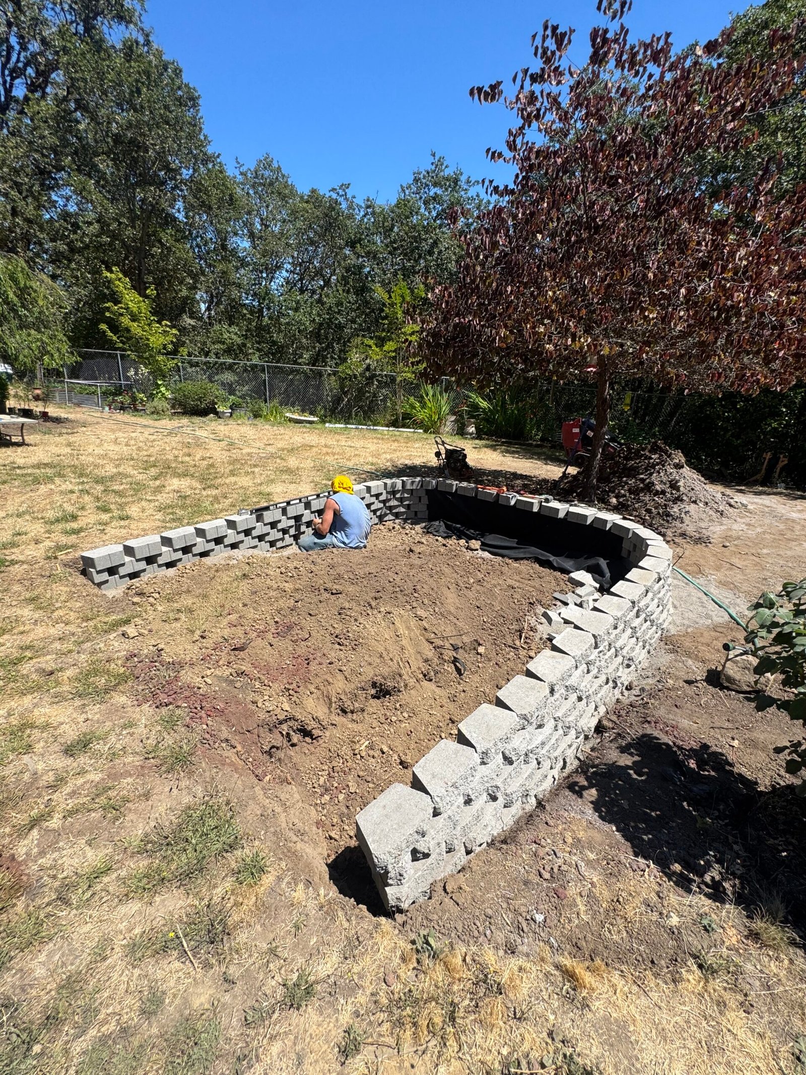Peridot Hardscapes crew building a segmental retaining wall, Roseburg OR