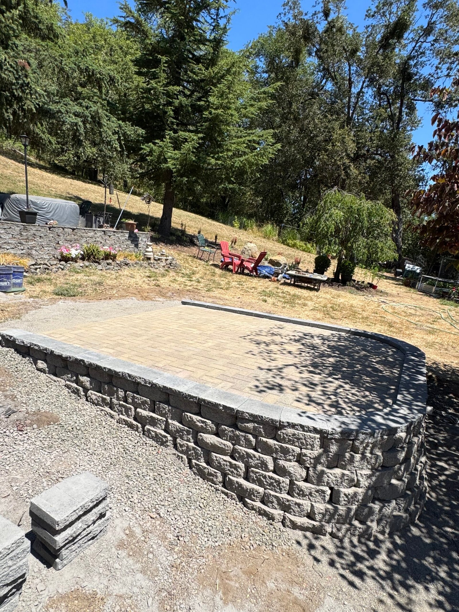 Curved retaining wall and paver patio, Roseburg OR